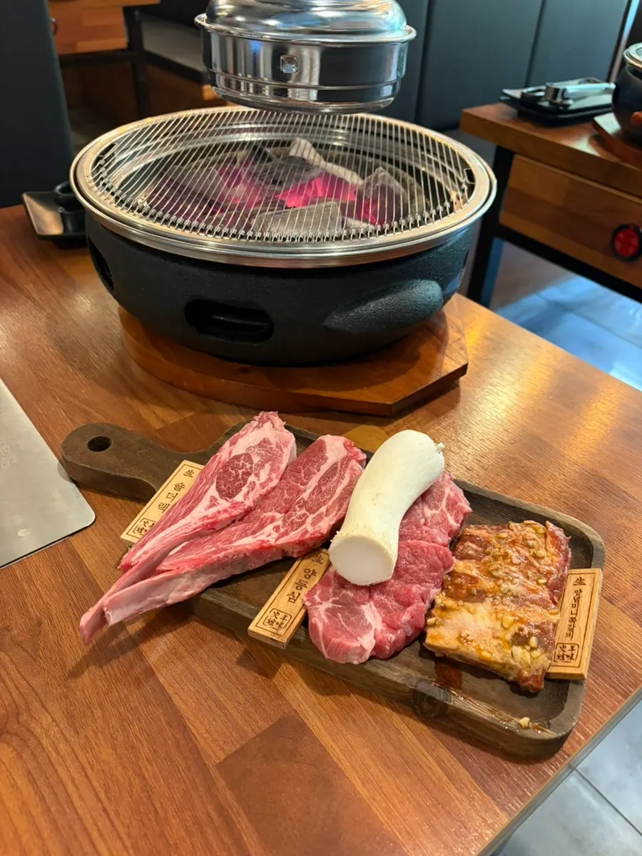 Menu board at Hwaro Yangmi