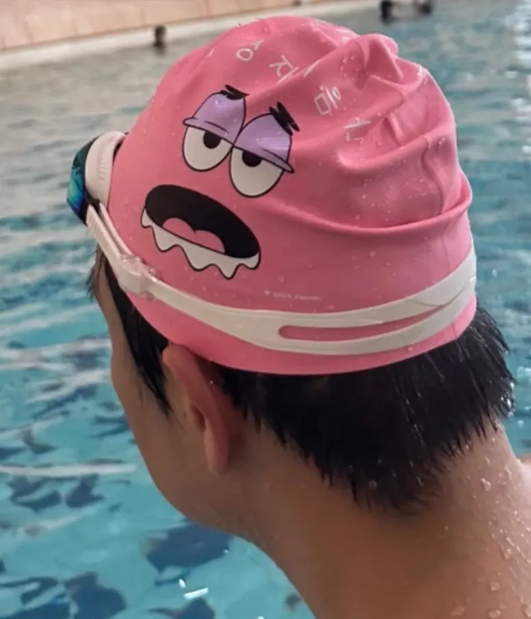 Messy, unmaintained back of the head