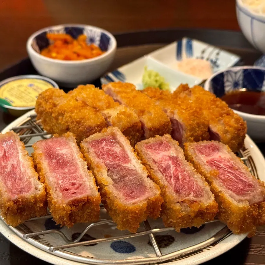 Tenderloin gyukatsu grilling on a brazier
