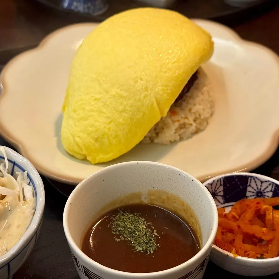 Plump omurice with hamburger steak