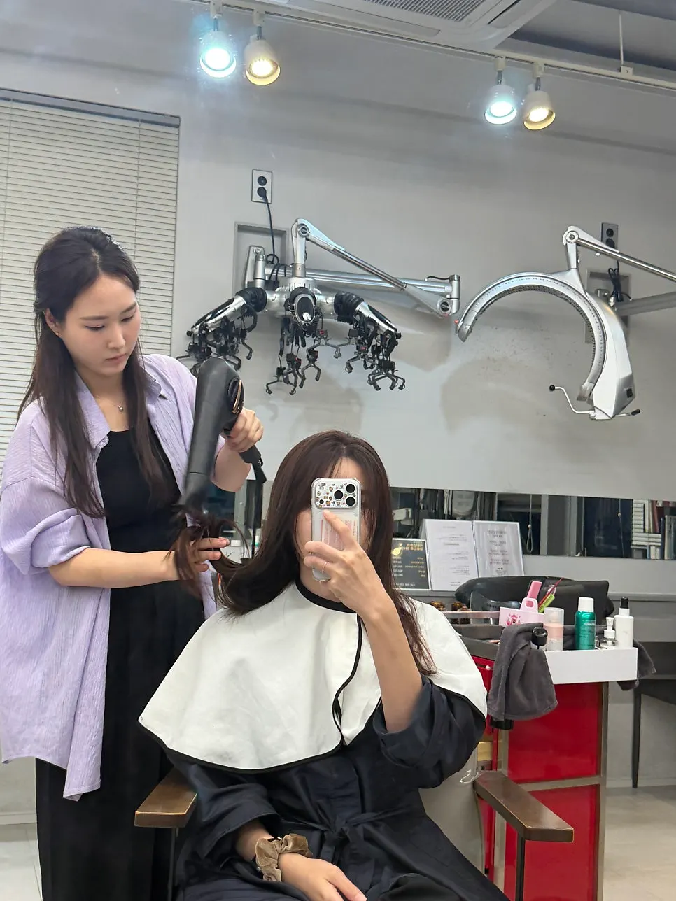염색 후 차분하게 정돈된 머리