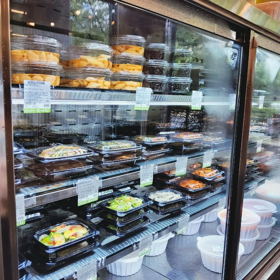 Side dish display corner at Gukaechan