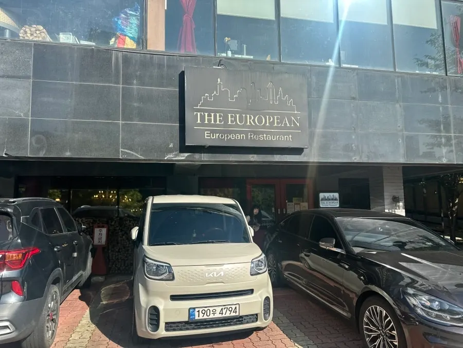 Parking lot in front of The European Gwanggyo