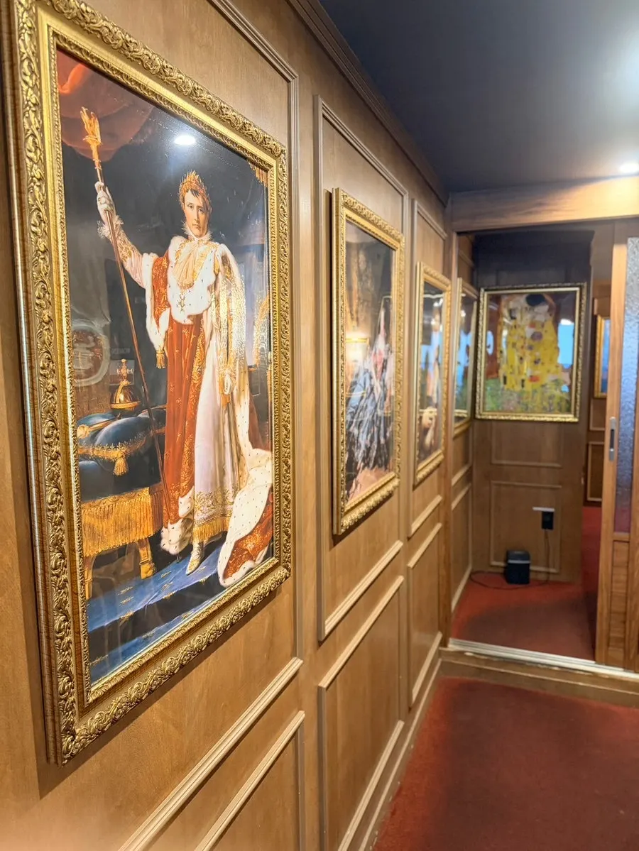 Photo of a European-style restaurant atmosphere