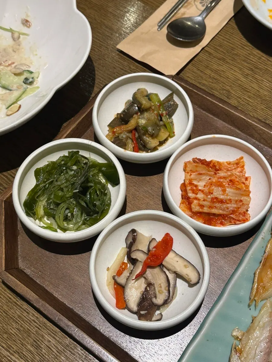 전복을 곁들인 부드러운 떡갈비