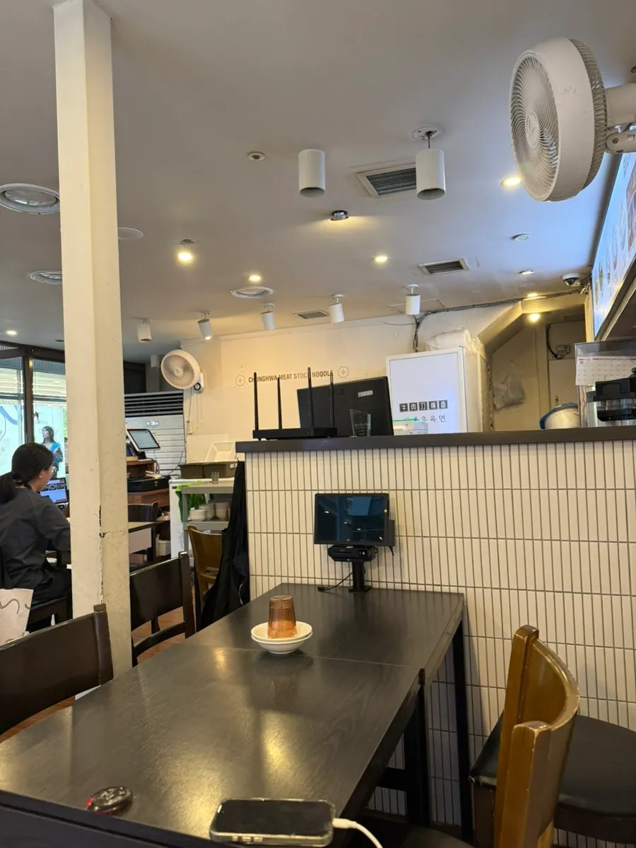 Storefront view of Cheonghwa Uyuk Dosakmyeon
