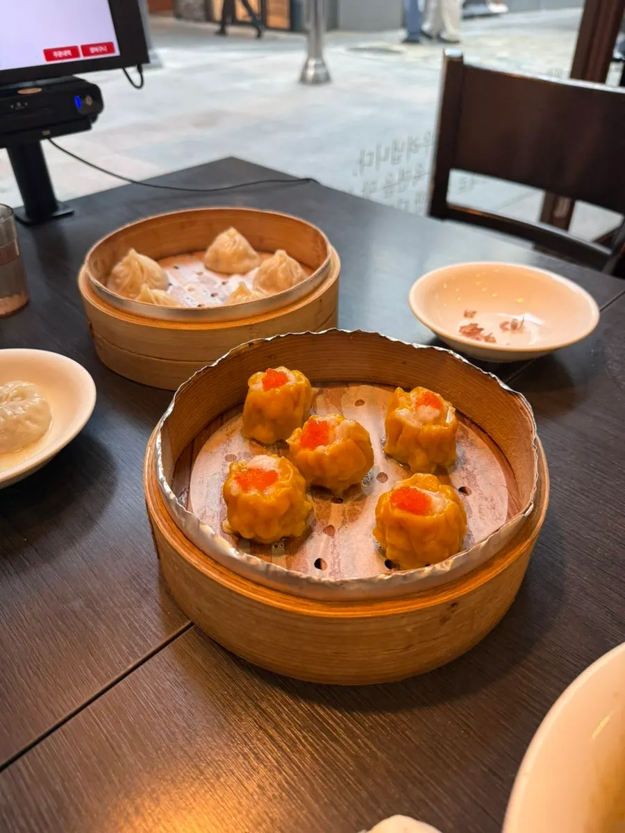 Table at Cheonghwa Uyuk Dosakmyeon after finishing the meal