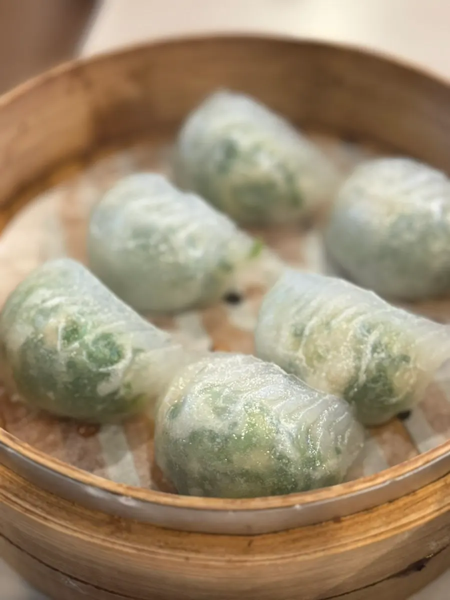 Beef knife-cut noodle soup and crystal dumplings together