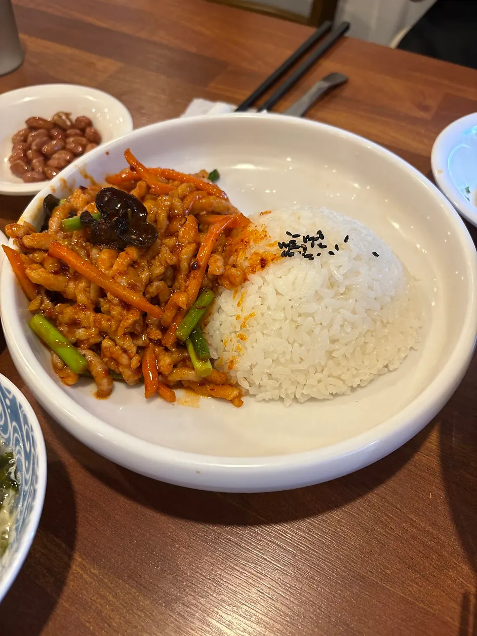 청화우육도삭면 호랑이 볶음 메뉴