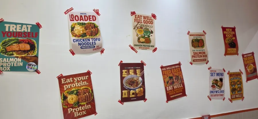 Entrance with the ₩8,900 Chicken Pasta Protein Box sign