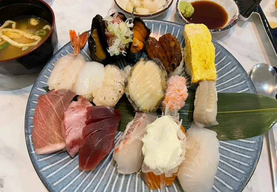Sushi spread at Choe Uyeong Sushiya Jongno Branch