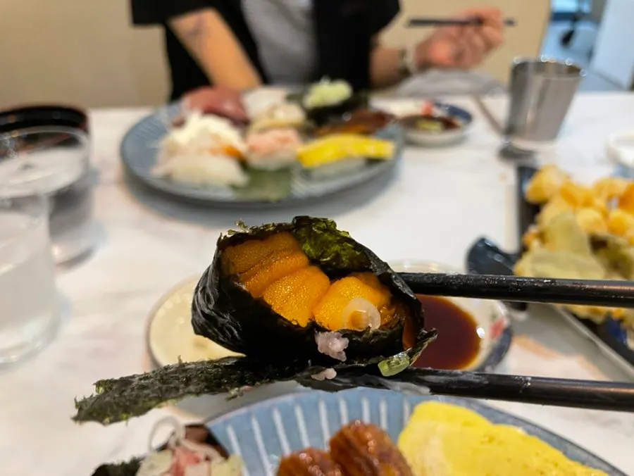 Uni gunkan sushi
