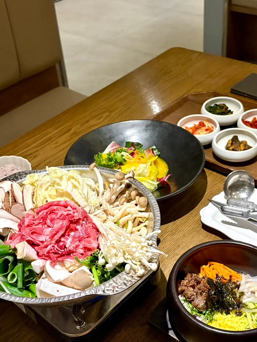 Sobulgogi jeongol jamur dimasak di atas induksi