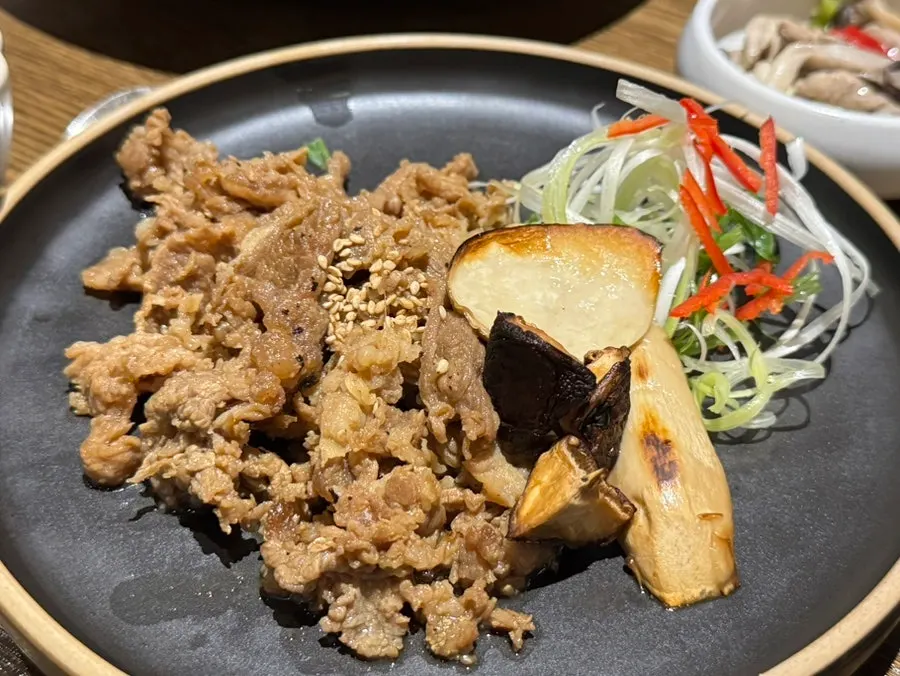 Abalone and tteokgalbi main dish