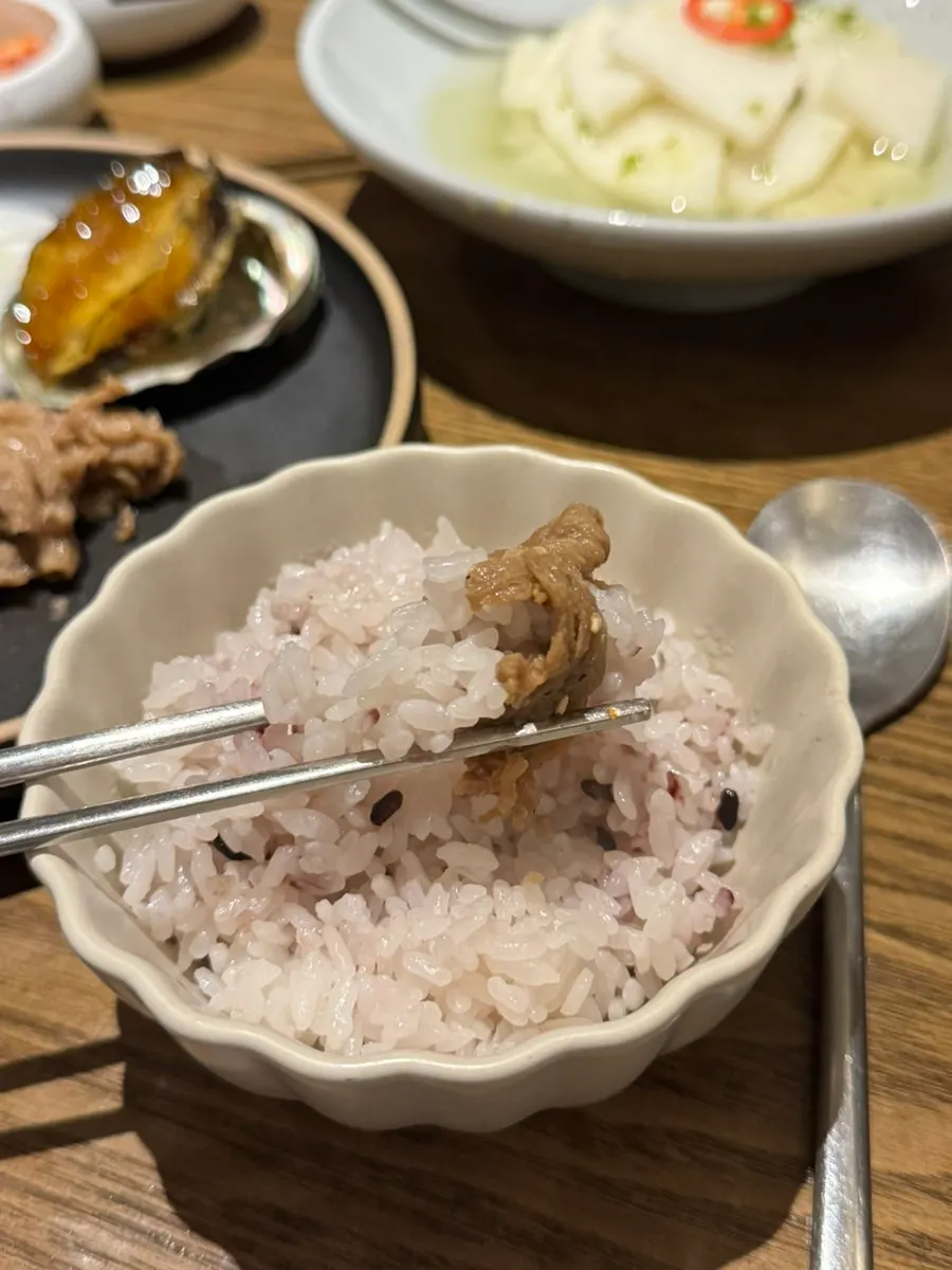 Rice and soup with a Korean set meal