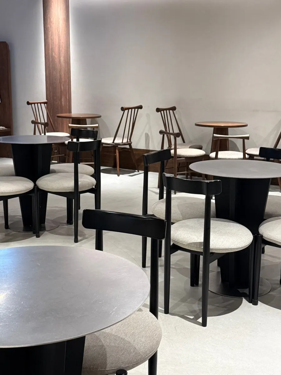 Furniture and lighting at Center Coffee Gwanghwamun