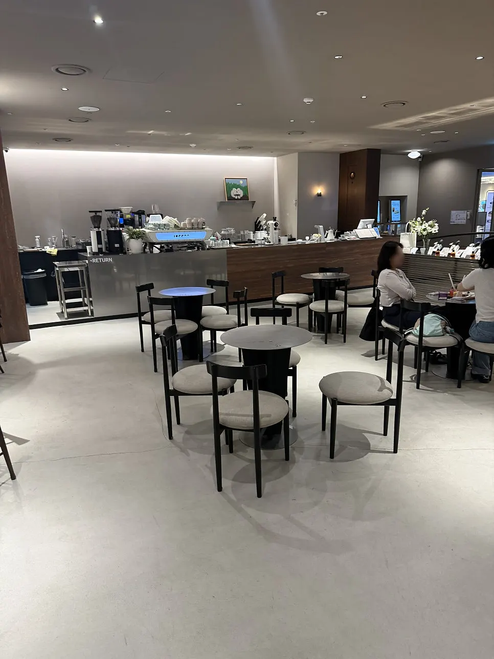 Café seating with round tables