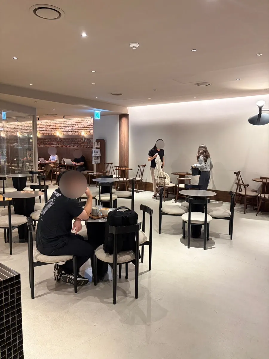 Interior seating at Center Coffee Gwanghwamun