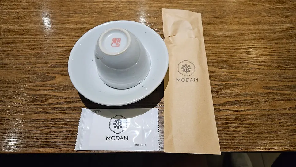 Dining hall and private-room atmosphere at Modam Dining