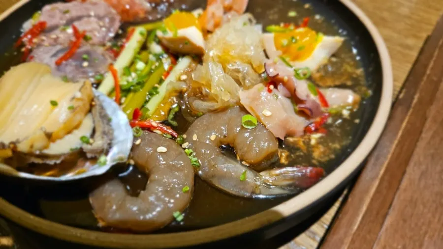 Garlic scapes in the abalone soy-marinated shrimp set