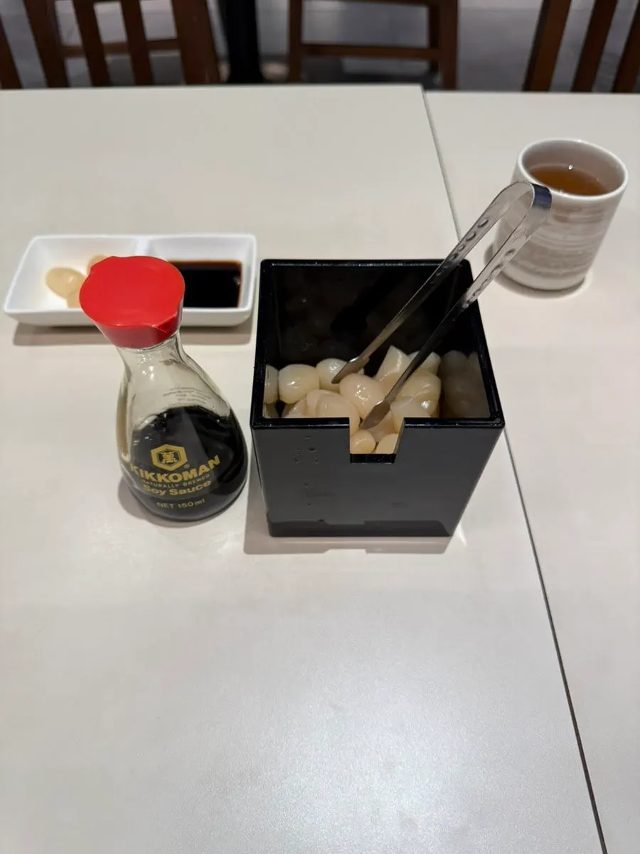 Pre-portioned soy sauce and pickled radish
