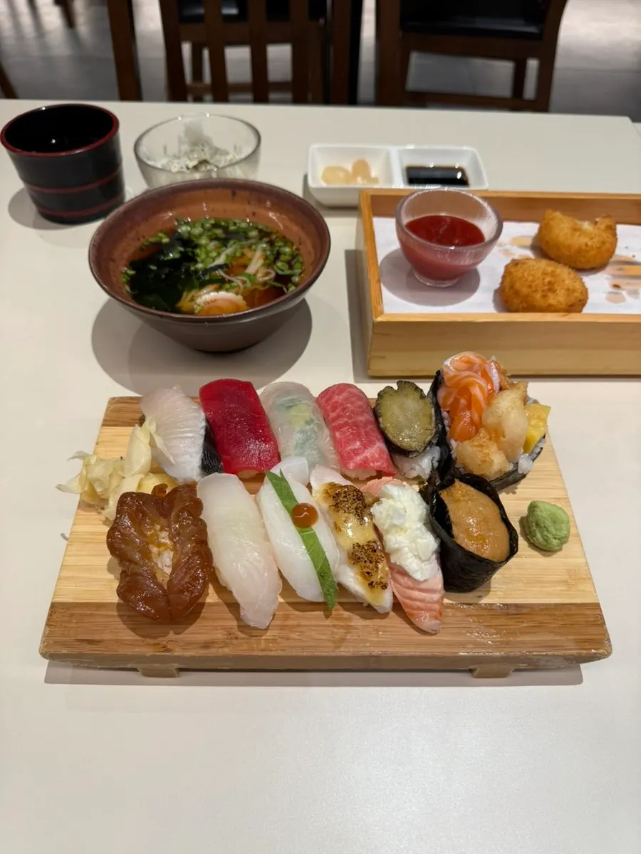 Elephant B set sushi platter