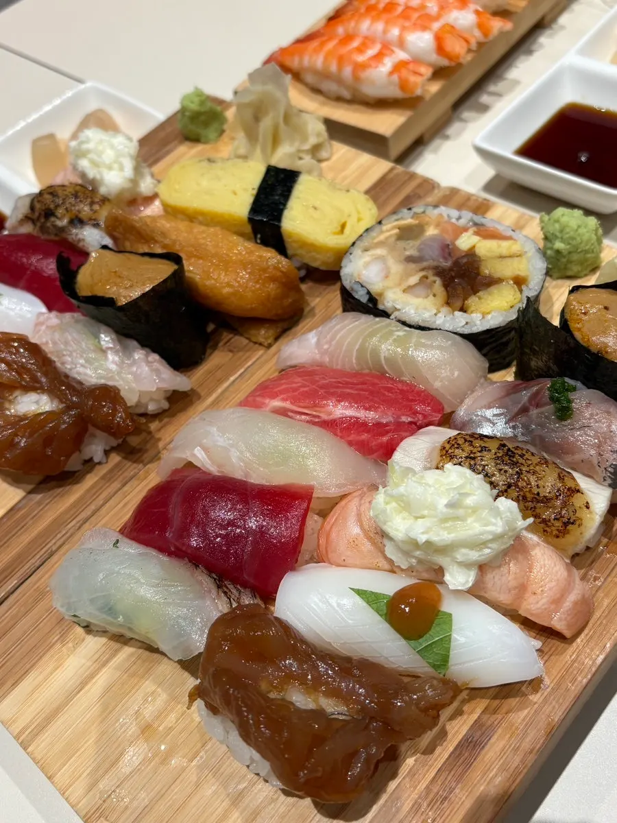 The 12-piece Elephant Sushi B Set