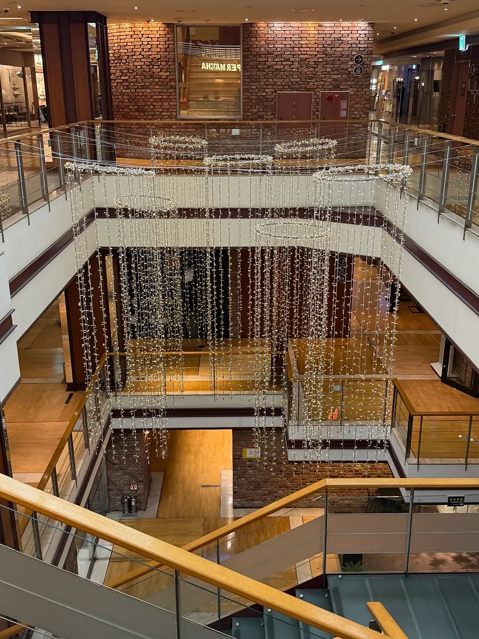 Route to Center Coffee below the escalator