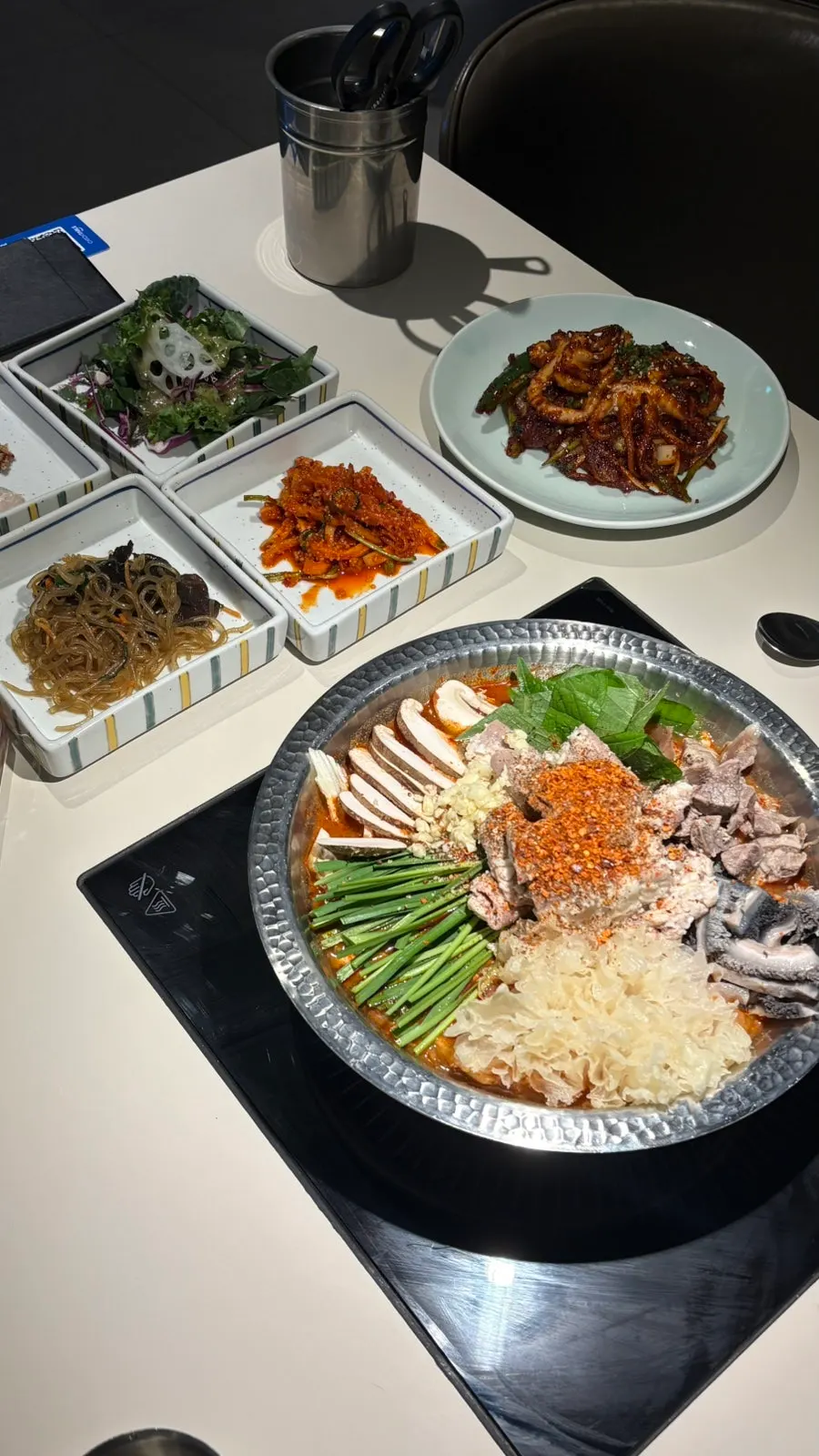 푸짐세트와 기본 반찬 구성