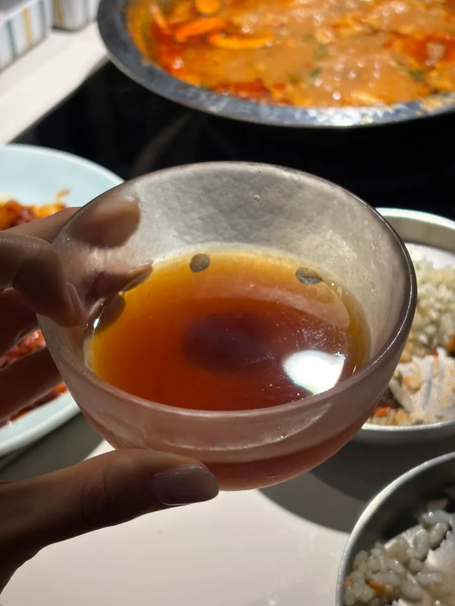 여러 한식을 나눠 먹는 상차림