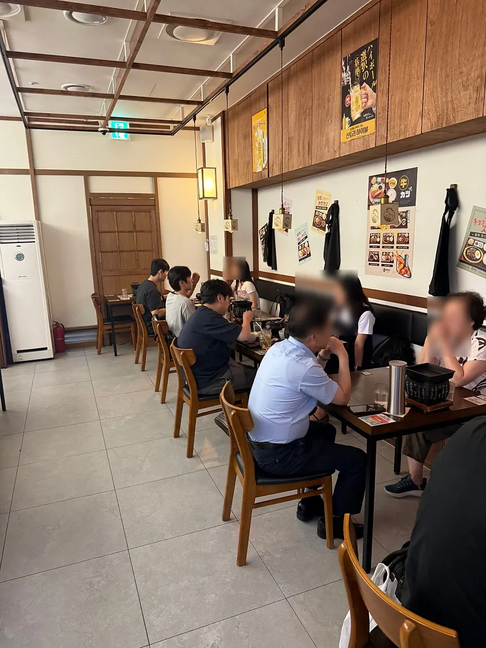 이치규 광화문점 우드톤 인테리어