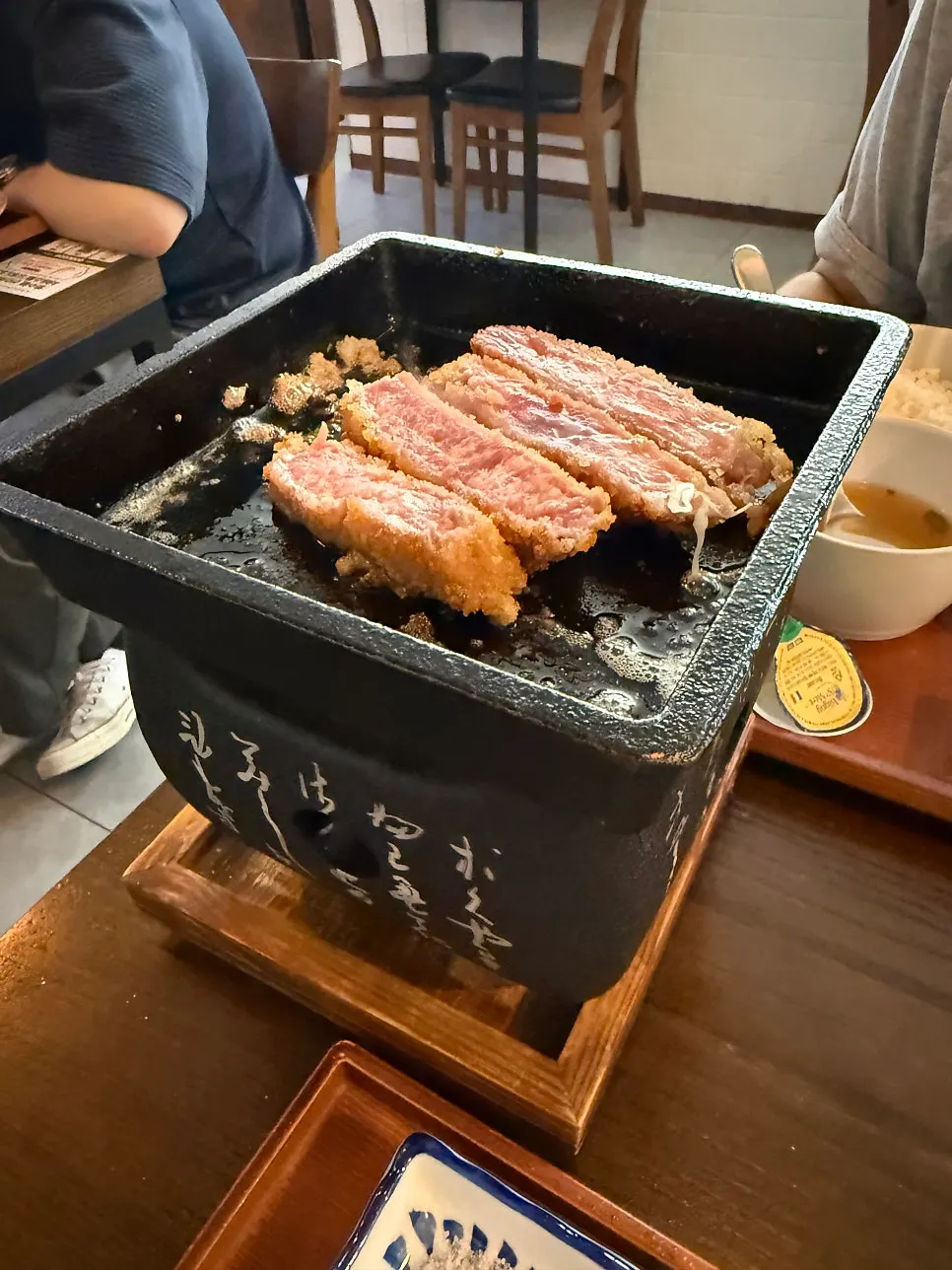 두툼한 규카츠와 화로 세팅