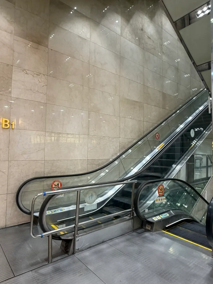 Escalator leading down to B1