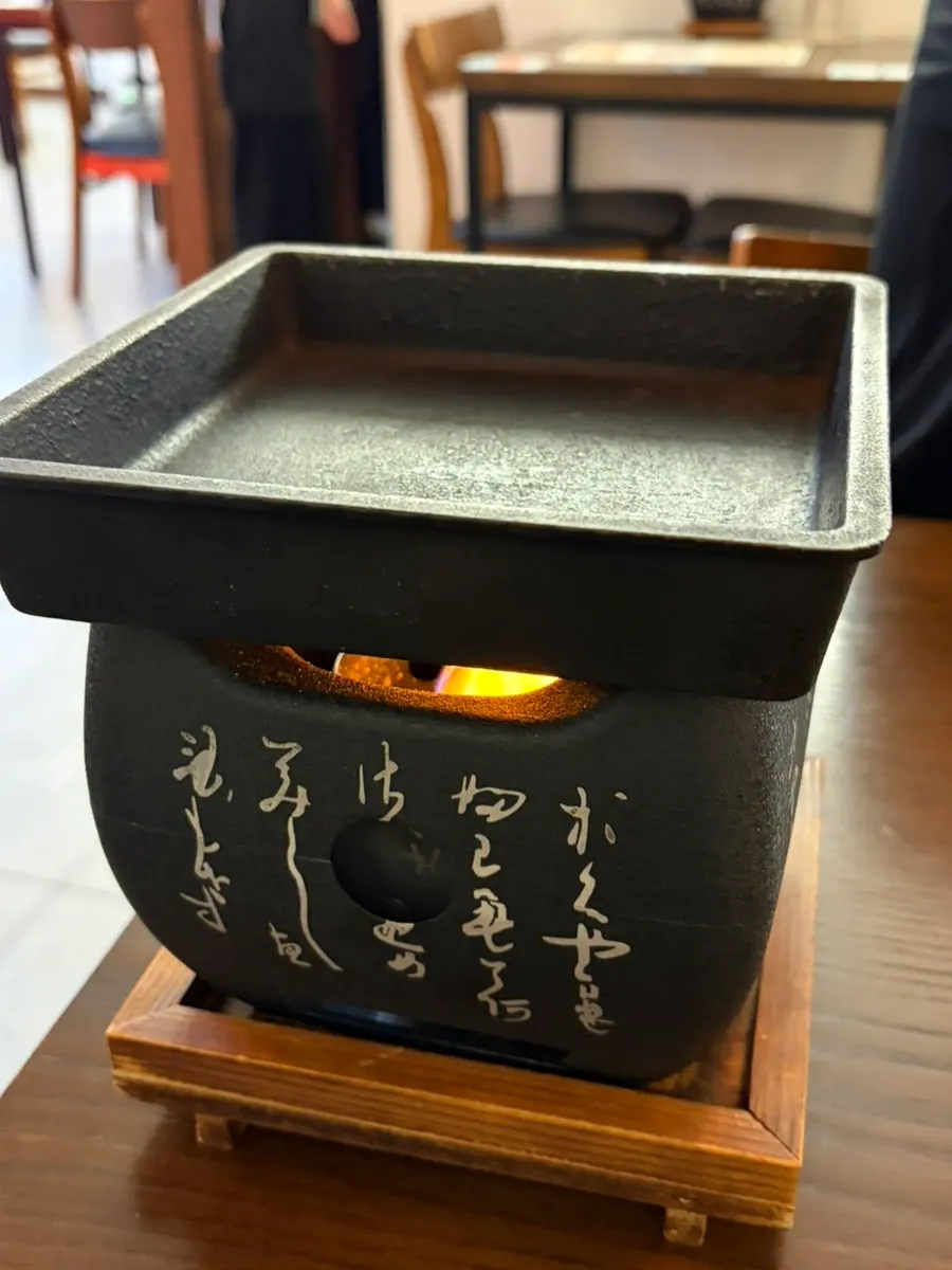 Tabletop brazier for grilling gyukatsu