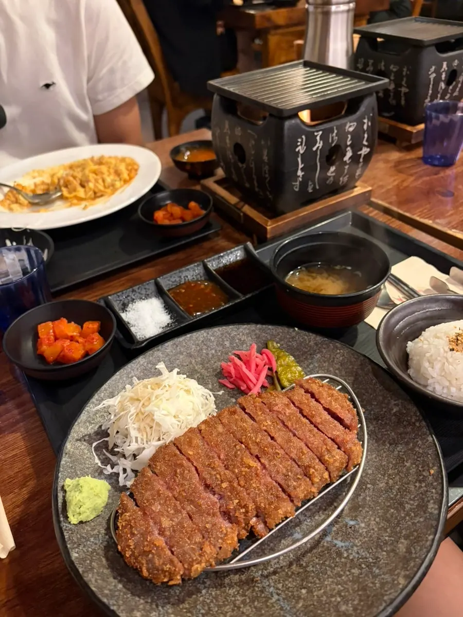 Tabletop-brazier gyukatsu with beer