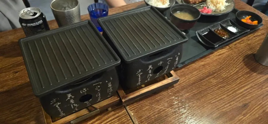 Personal brazier served with the gyukatsu