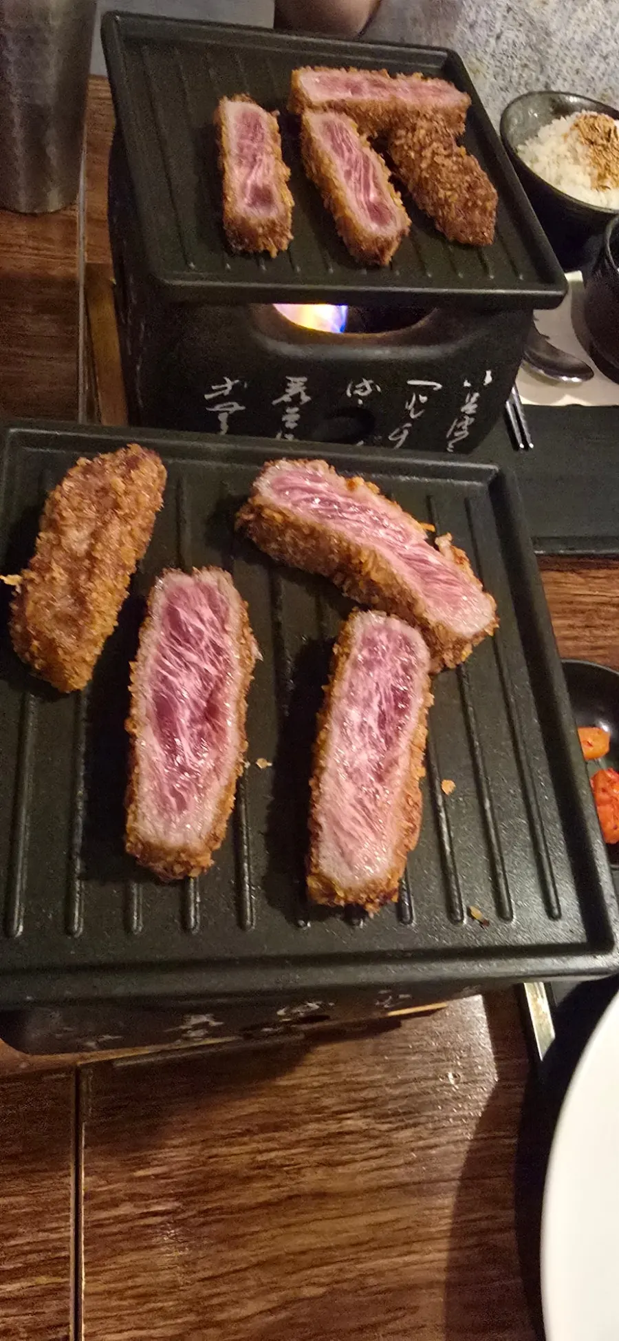 Grilling gyukatsu two or three pieces at a time