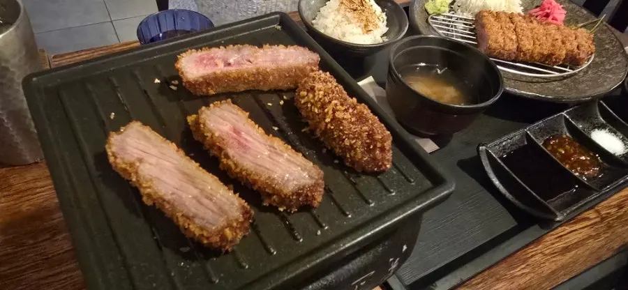 Gyukatsu with salt and sauce on the side
