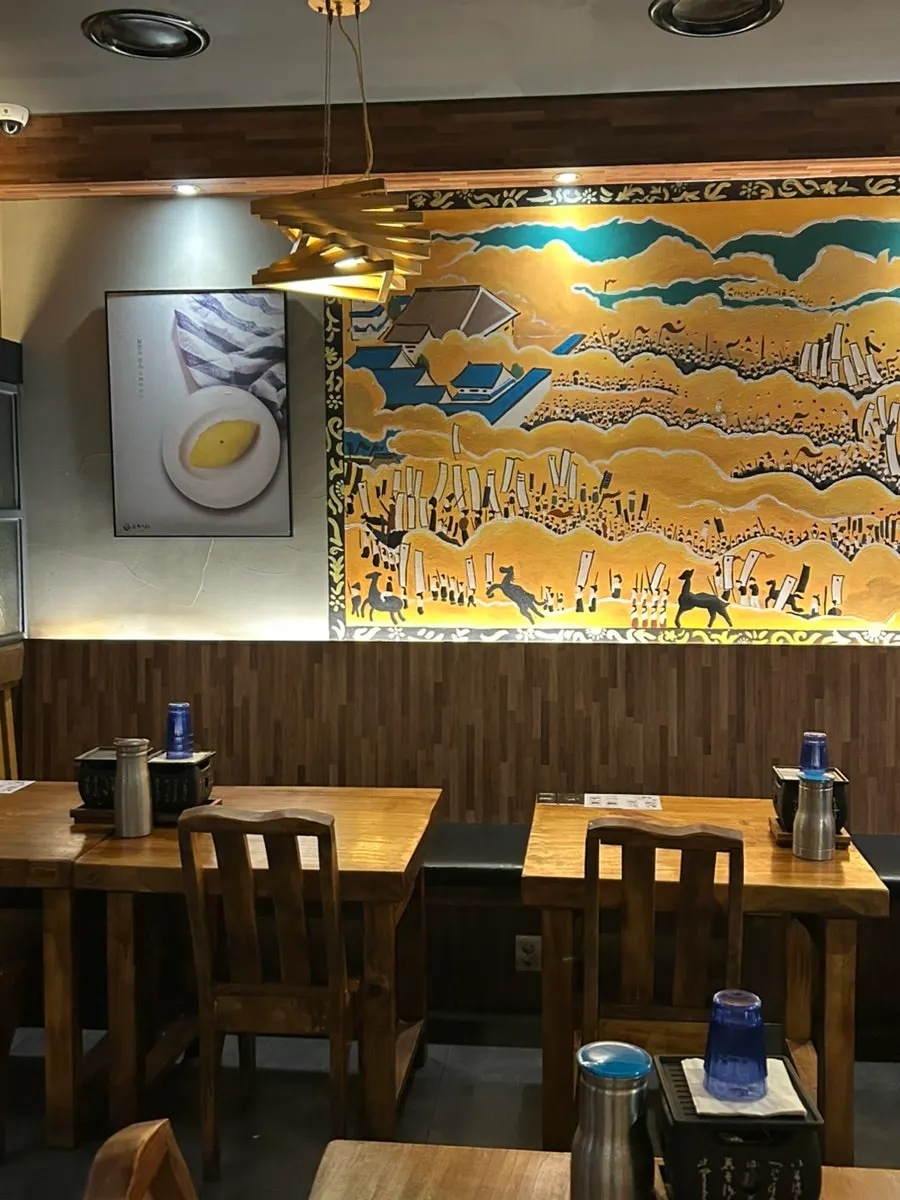 Hurato Sikdang interior with wood tones and soft lighting
