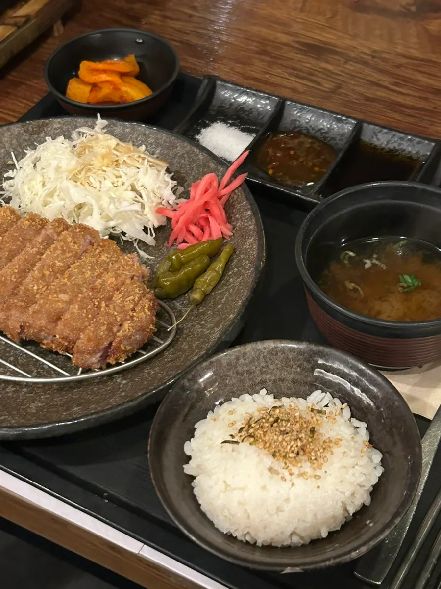 Plate of thin-breaded rare gyukatsu
