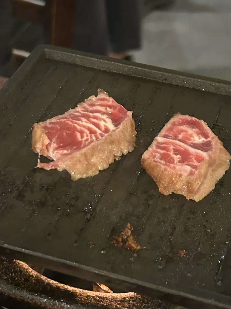 A piece of gyusteki beef placed over rice