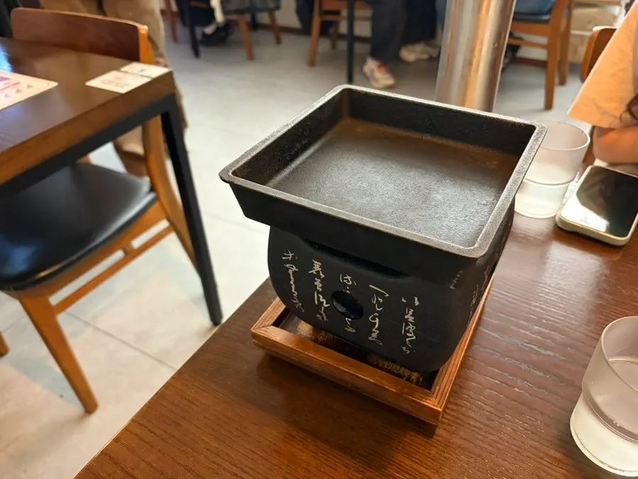 Interior of Ichigyu Gwanghwamun Branch with 2-top tables