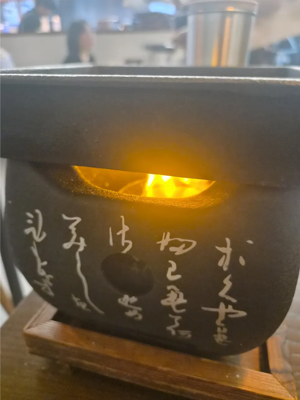촛농으로 불을 켠 규카츠 화로