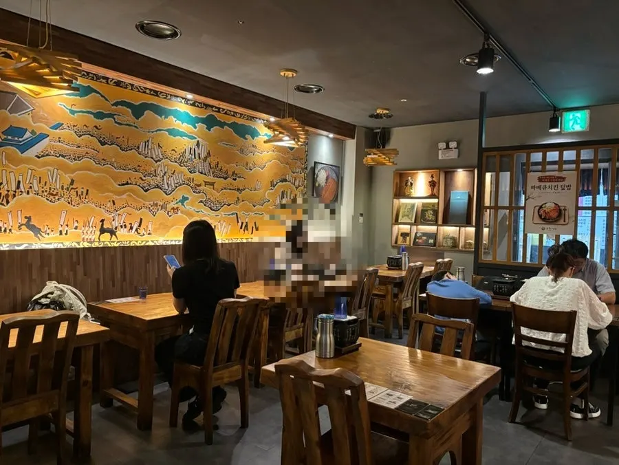 Softly lit interior of Hurato Sikdang Gyeongbokgung Main Branch