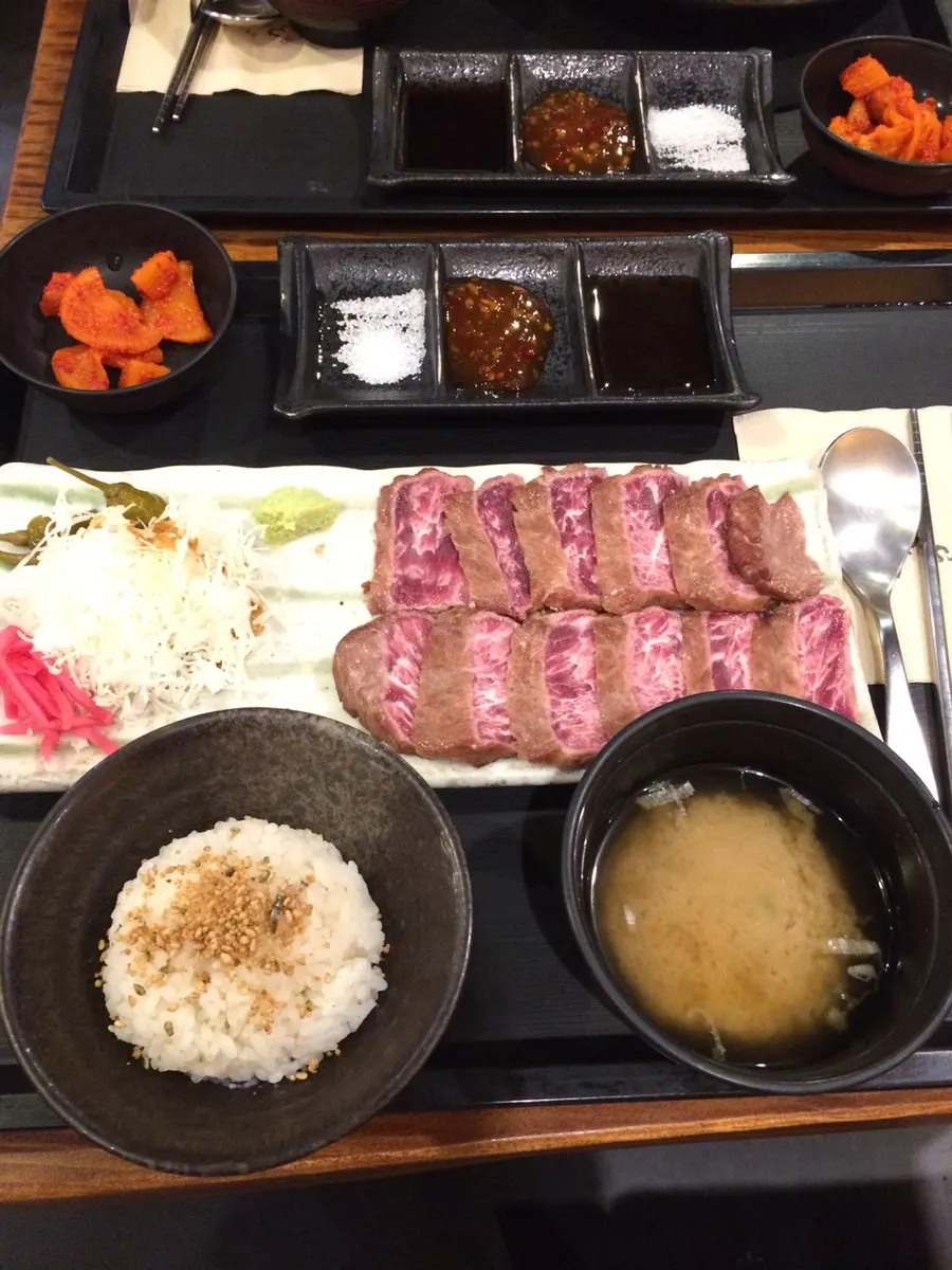 Gyusteki set with vividly colored meat