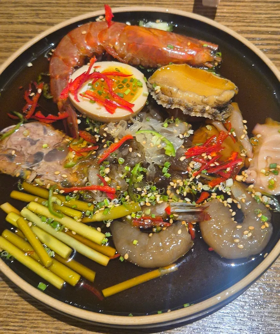 떡갈비에 곁들여진 전복 구이