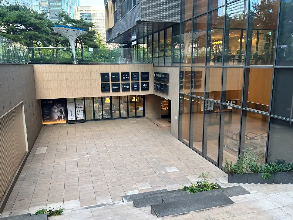 Entrance of Modam Dining in basement 1 of Deoksugung D Palace