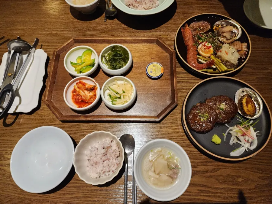 모담다이닝 광화문점 한정식 상차림