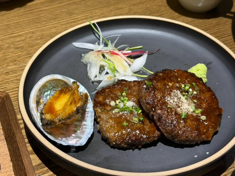 메인으로 나온 전복 떡갈비