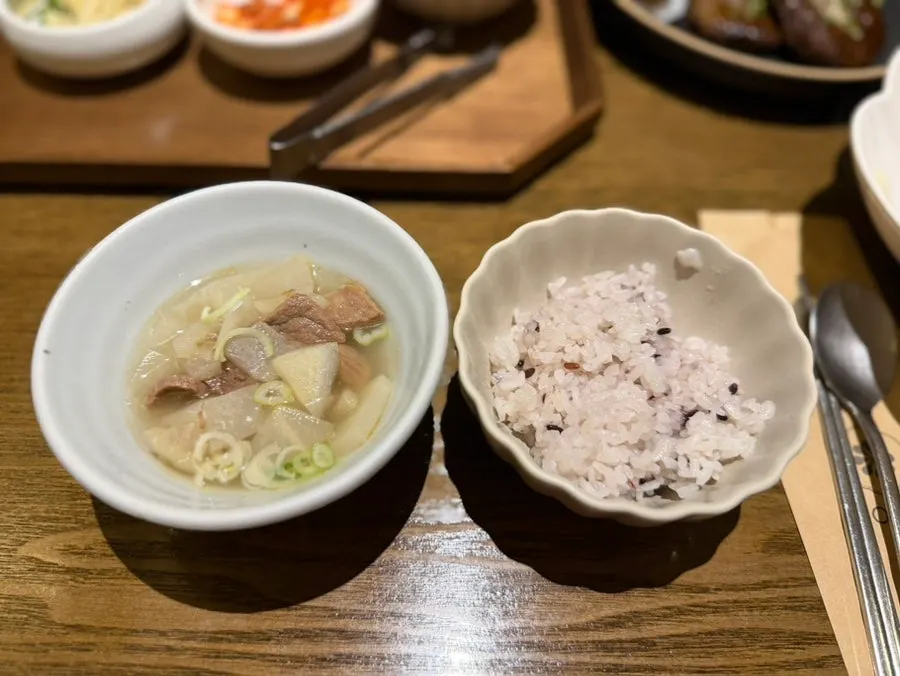 흑미밥과 소고기뭇국 상차림